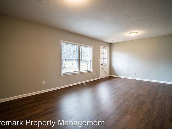 3rd image of 423 Ross Dr