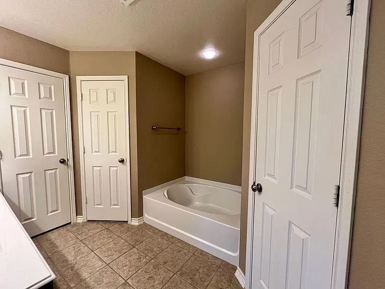 3504 Northpointe Dr — Photo 14