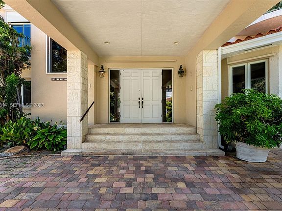 3rd image of 501 Bay Ln