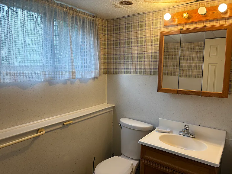 1228 Country Club Rd — Photo 4