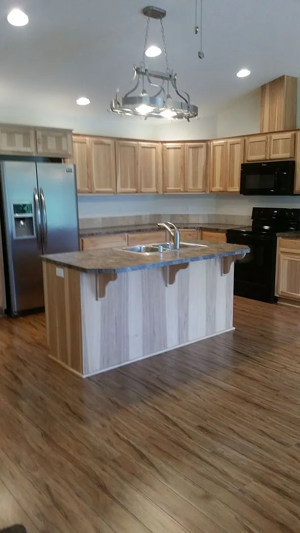 Stunning four-bedroom one level home with a spacious lot! — Photo 3