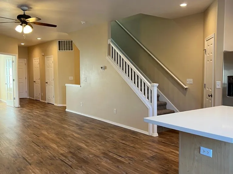 20460 Noble Ln — Photo 8