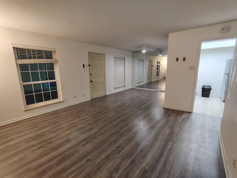8401 N New Braunfels Ave #223 — Photo 4