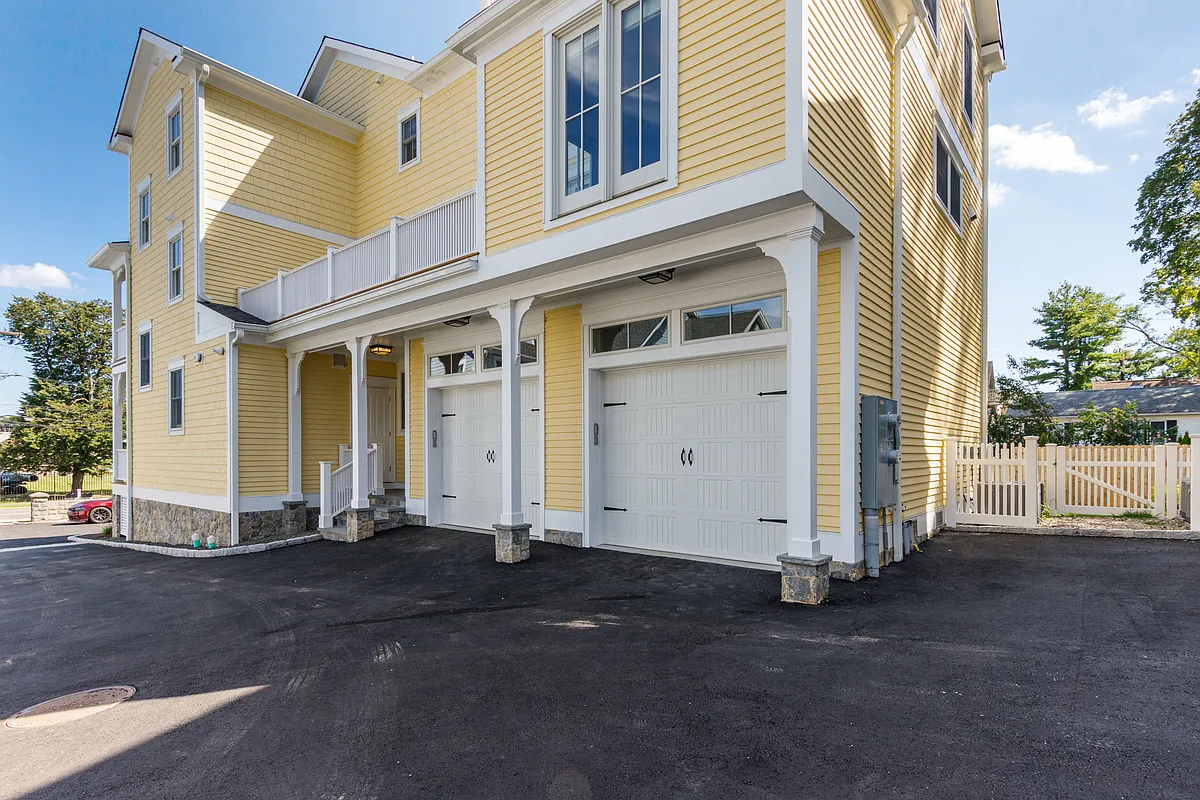 Building Photo - 75 Strickland Rd #F