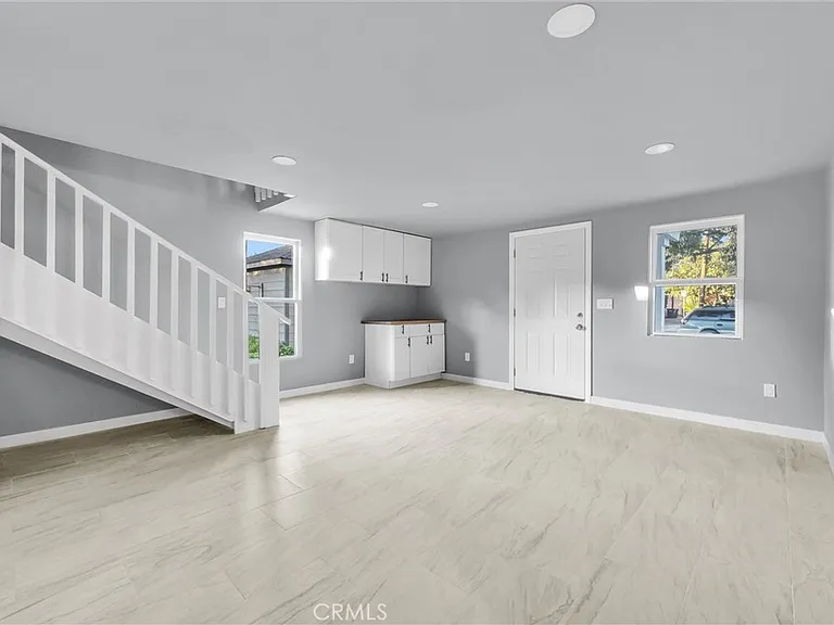 354 E Culver Ave — Photo 4