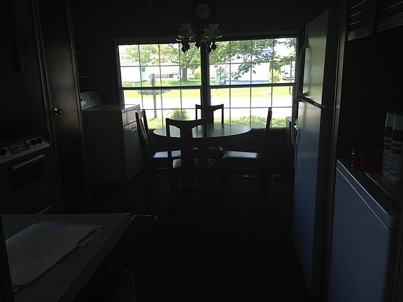 5th image of 54 Jenny Ln