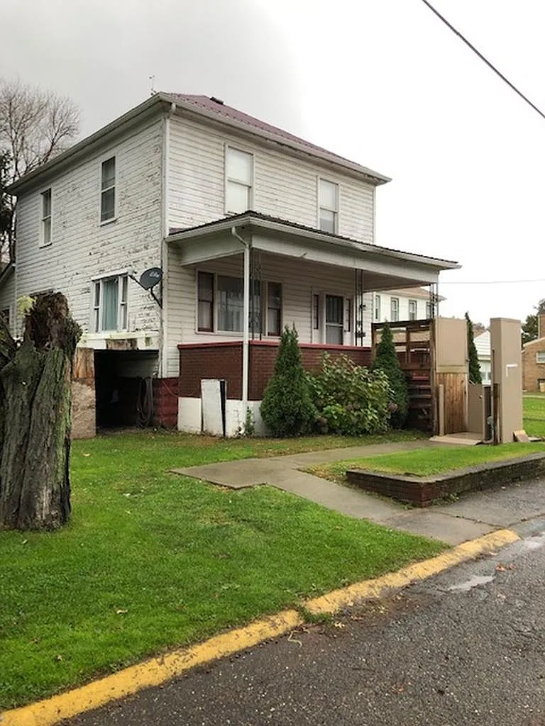 1919 Marianna St photo 1