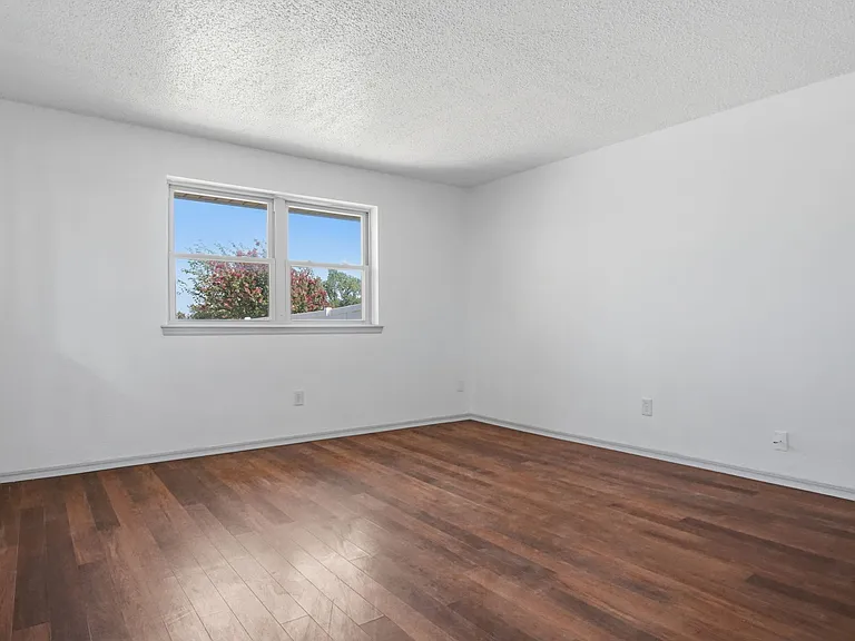 5404 S Huddleston Dr — Photo 9