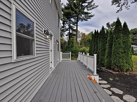 4th image of 54 Mirror Lake Ave