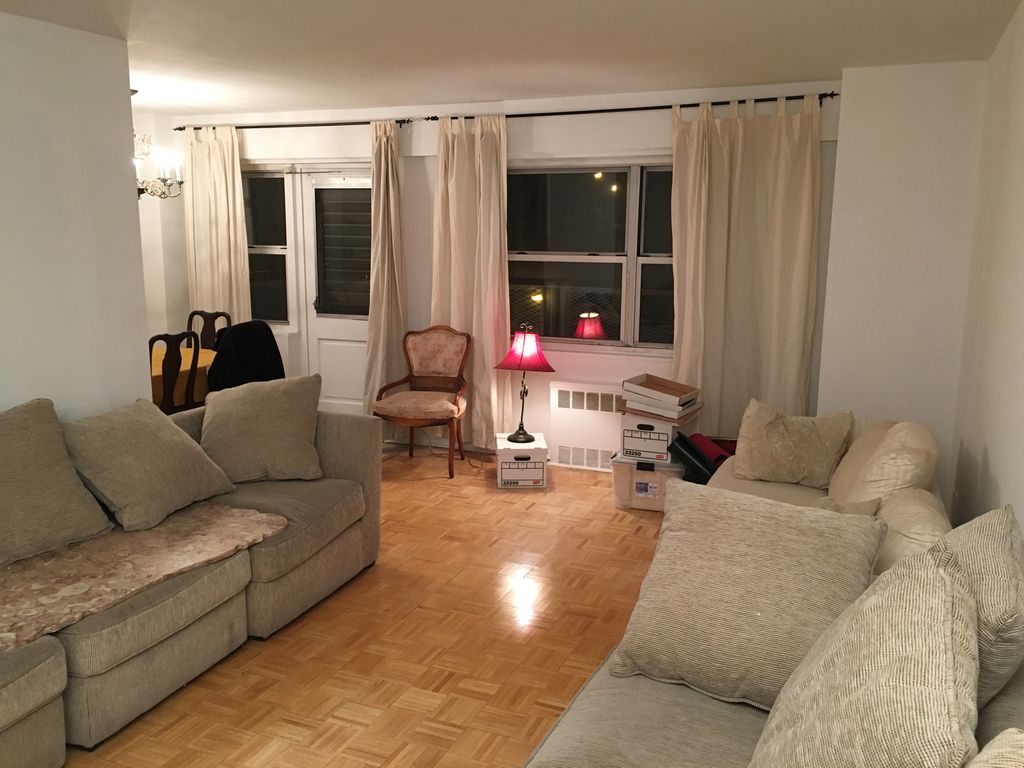 2 Bed 1 Bath Property, New York • 900 Sq Ft
