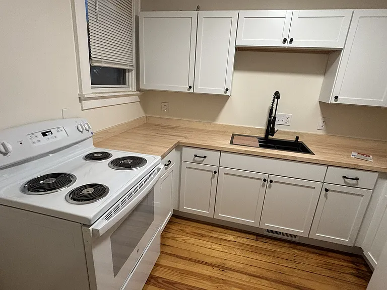 330 Lilienthal St — Photo 15