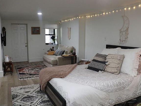 Queen bed