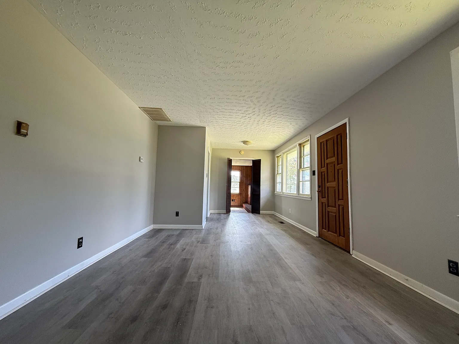 3 bed, 1240 sqft, $1,300 — Photo 4