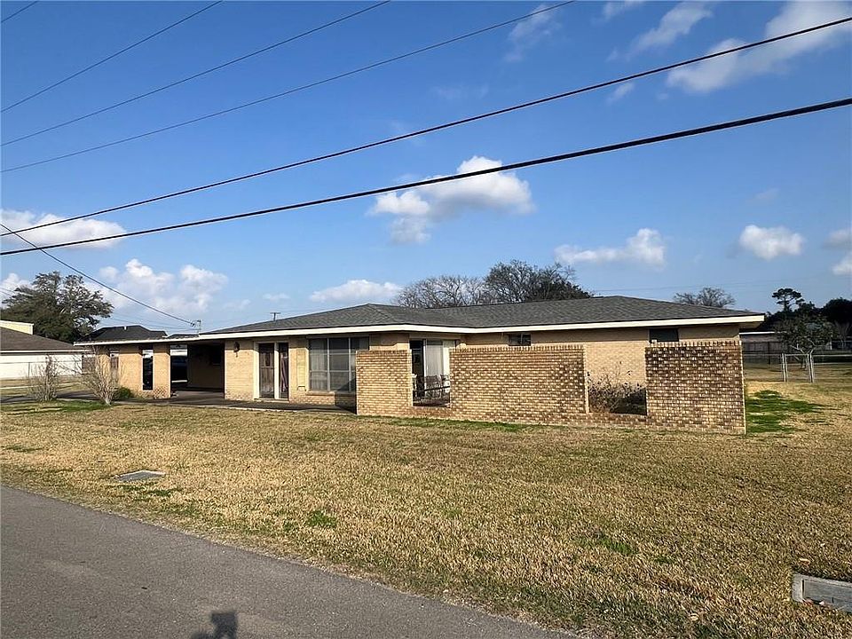 1st image of 125 River Oaks Dr