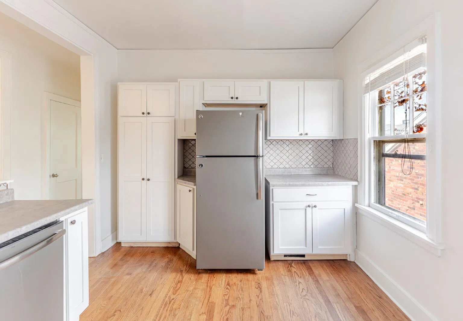 2 bed, 1.0 bath, 2000 sqft, $1,300 — Photo 1