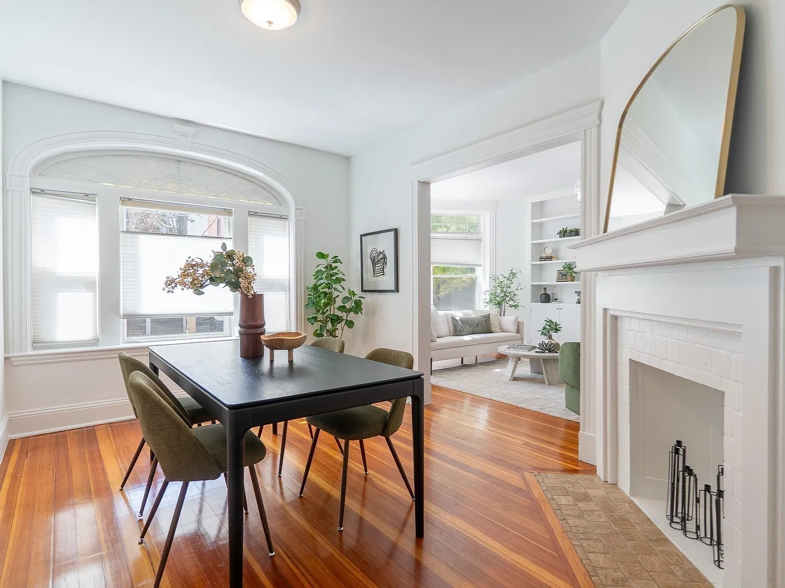 3 bed, 2.0 bath, 1422 sqft, $5,000 — Photo 3
