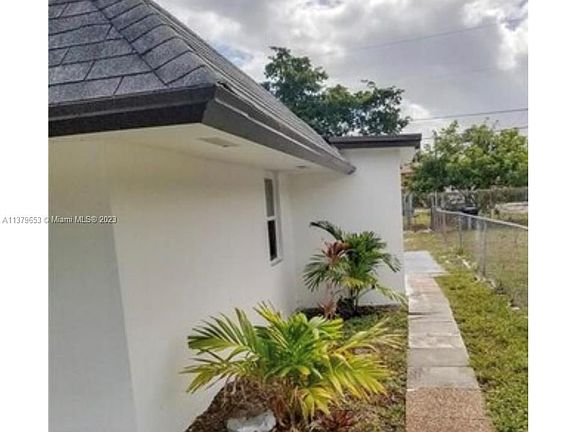 3rd image of 1620 NW 7th St
