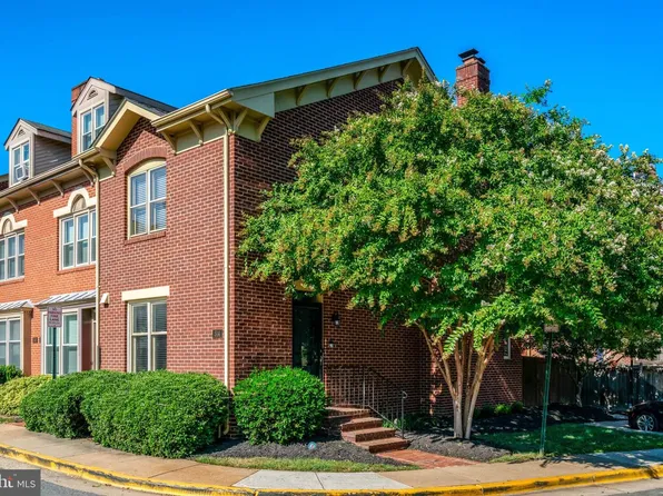 514 Colecroft Ct, Alexandria, VA 22314