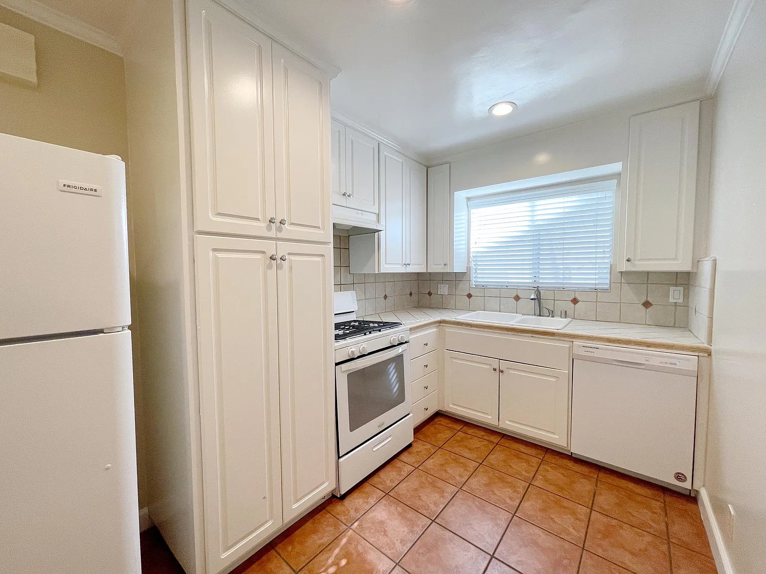 913 19th Street — Photo 2