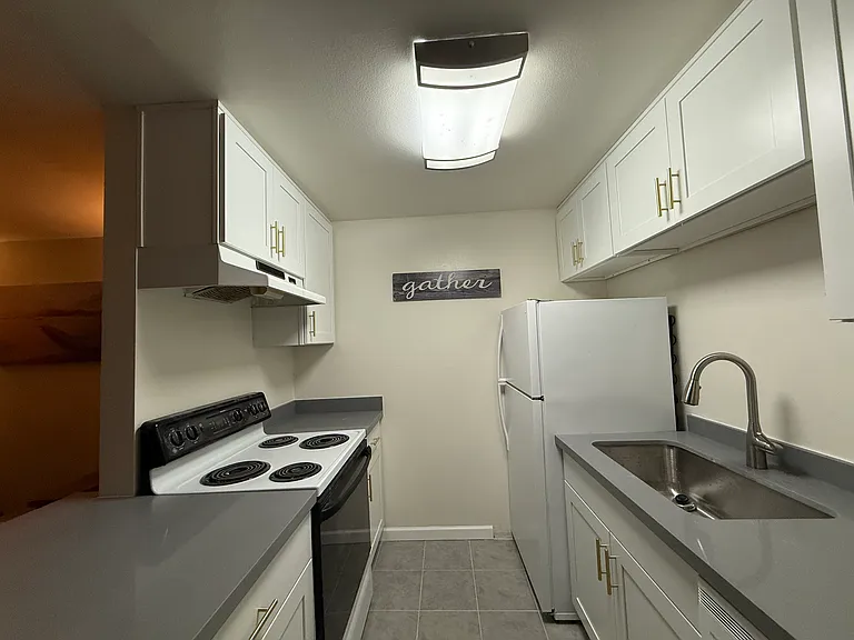 601 14th Ave E #202 — Photo 23