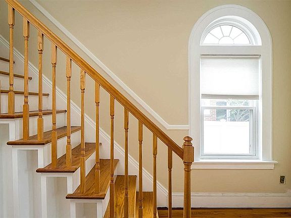 4th image of 313 Woodmere Blvd