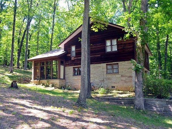 4th image of 323 Highwood Cir