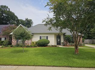 8461 Grand View Dr, Baton Rouge, LA 70809