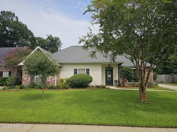 8461 Grand View Dr, Baton Rouge, LA 70809