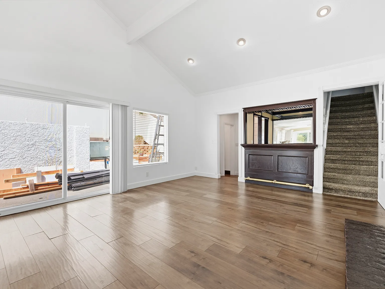 4 bed, 2245 sqft, $5,500 — Photo 2