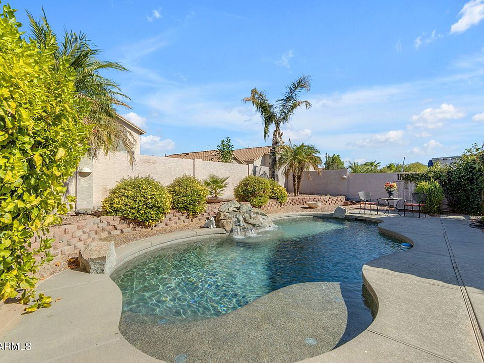 1st image of 1296 W LARK Drive
