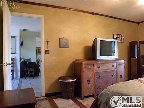 5th image of 2222 SE 15th St