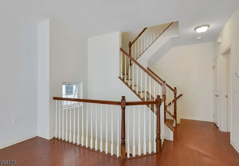 306 Waterview Ct — Photo 3