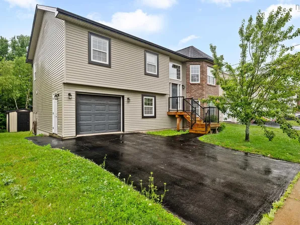 45 Stirling Dr, Halifax, NS B2W 0E5
