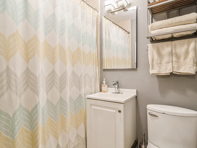 2930 N Sheridan Rd #202 — Photo 17
