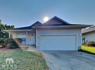 736 N Jonathan Ave, Springfield, MO 65802