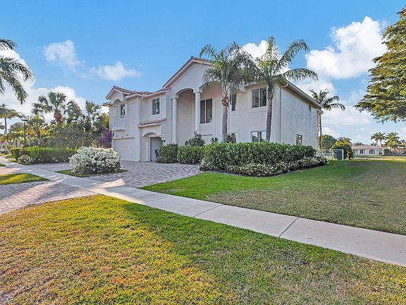 2nd image of 11615 Paradise Cove Ln