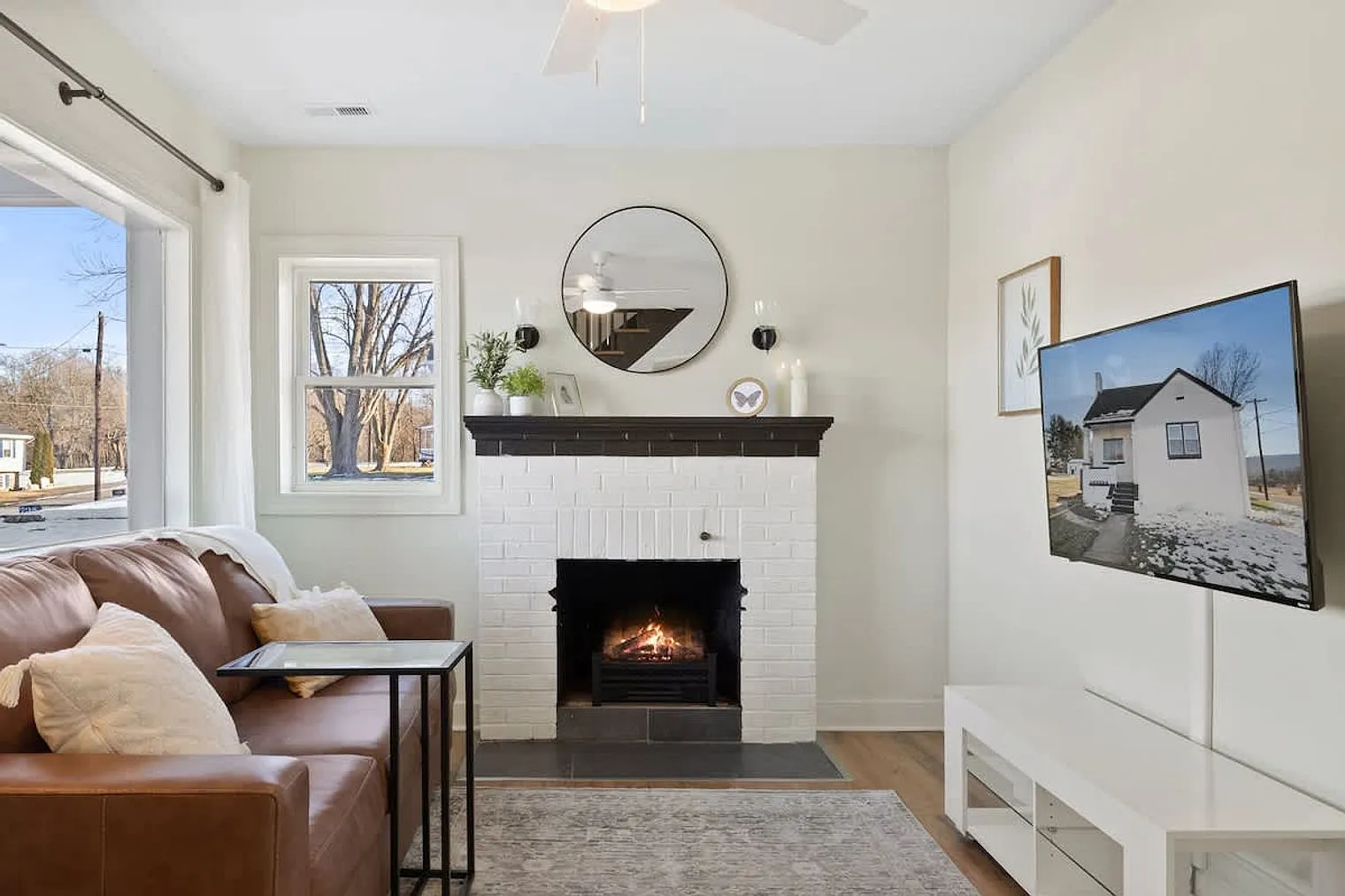 4 bed, 1.0 bath, $2,953 — Photo 2