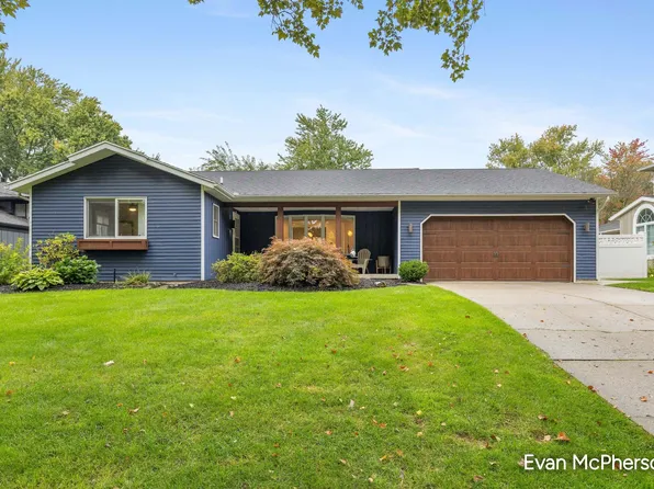 1805 Edgewood Ave SE, Grand Rapids, MI 49506