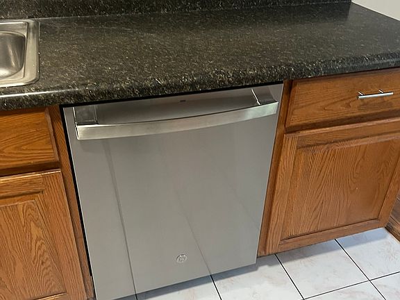 4th image of 1703 Bell Dr