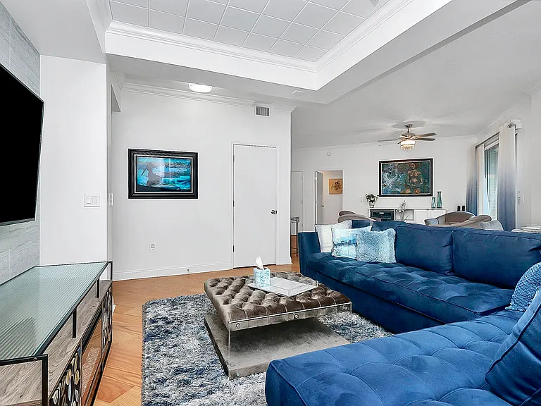300 W 5th St #431 — Photo 15