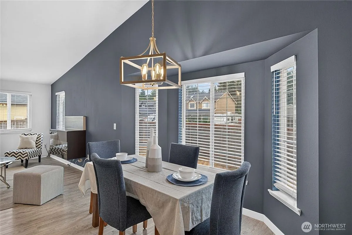 3 bed, 2.0 bath, 1556 sqft, $2,250 — Photo 4