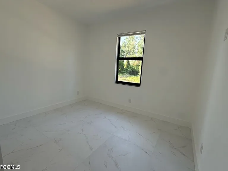 404-406 Chalet Ave S — Photo 13