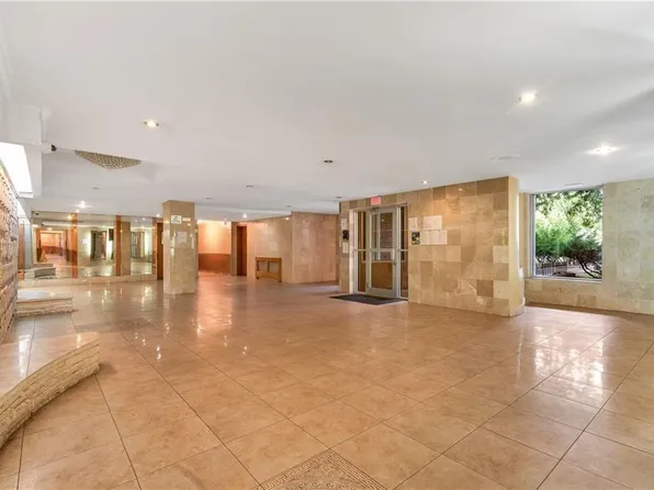 2727 Ocean Parkway image 3 of 6