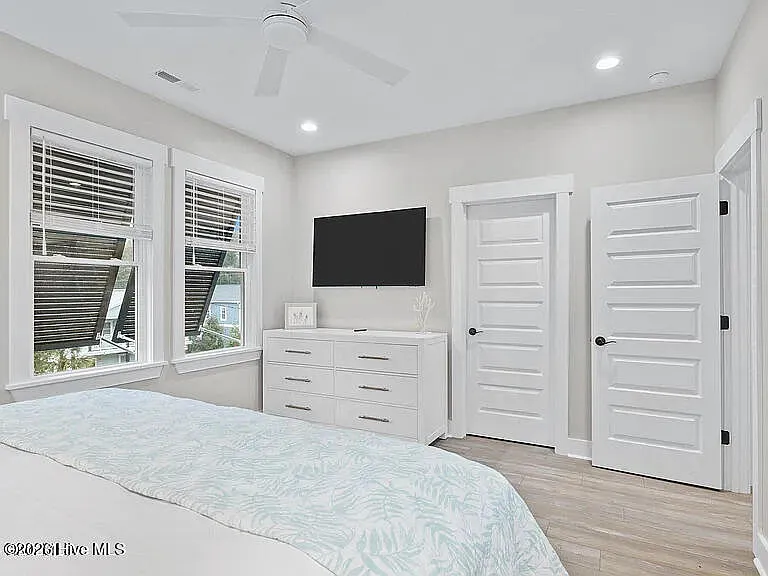 331 Live Oak St S #SOUTH — Photo 9