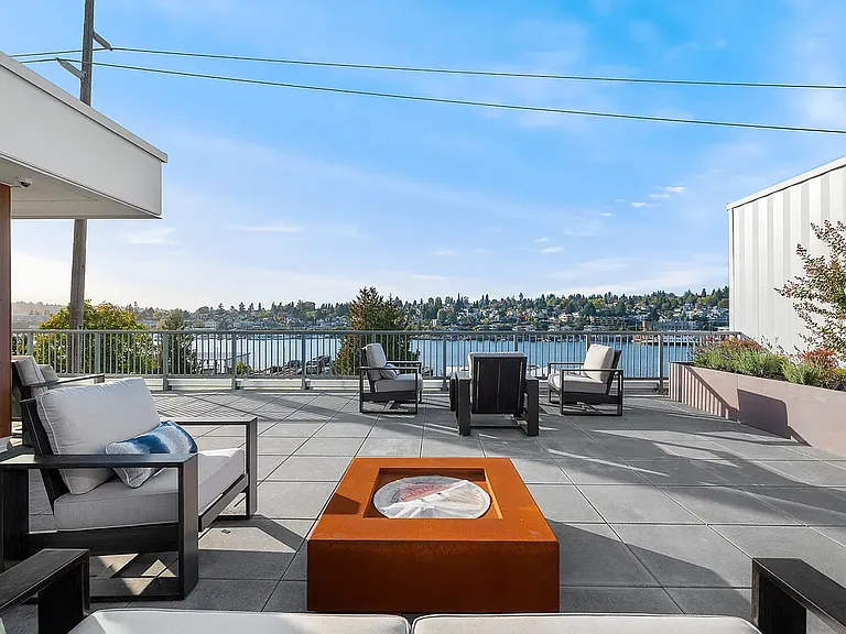 Flow Eastlake Apartments — Photo 9