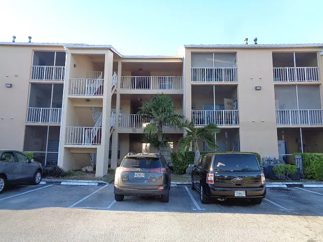Building Photo - 15290 SW 106th Ln #326