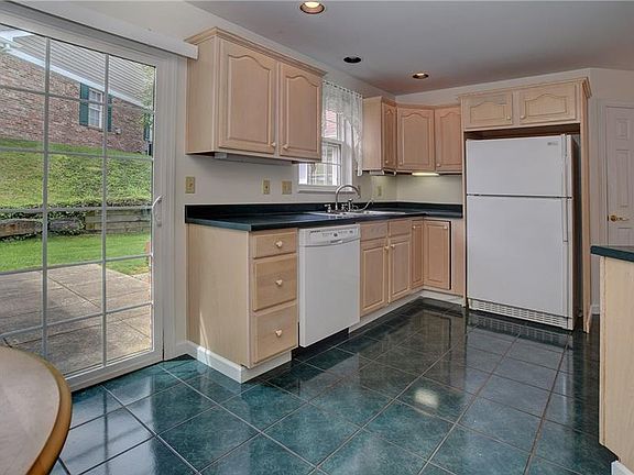 4th image of 602 Redmont Pl
