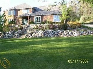 1143 Oakwood Rd, Ortonville, MI