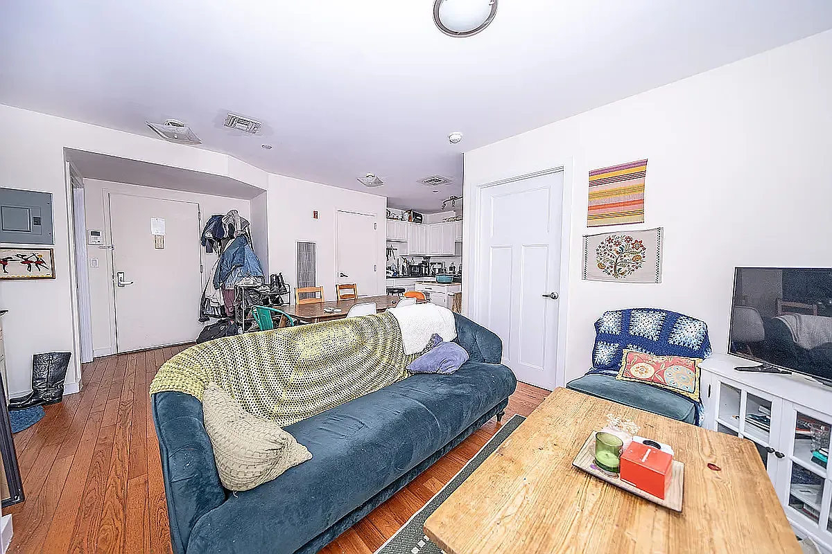 960 Willoughby Avenue — Photo 4