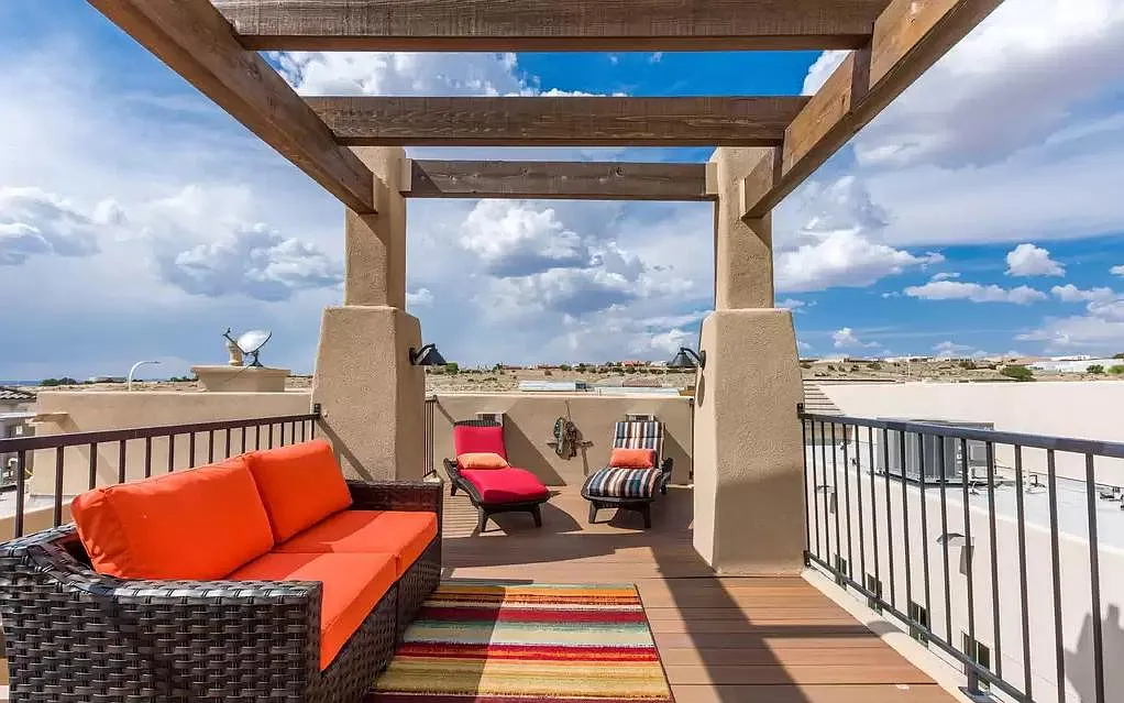 4 bed, 2.5 bath, 2106 sqft, $2,400 — Photo 3